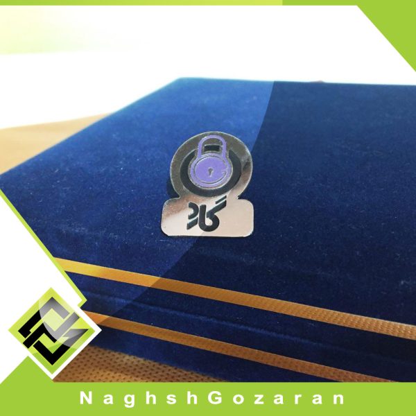 نمونه نشان سینه
